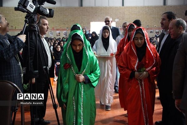 مراسم نمادین نواختن زنگ انقلاب در دبیرستان هفت‌تیر