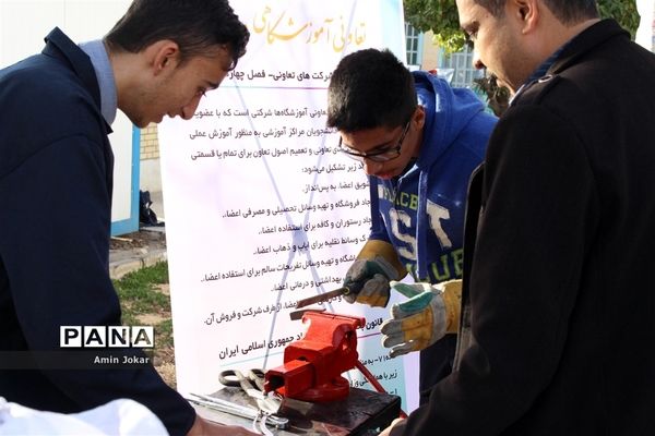 آیین نواختن زنگ انقلاب در مدارس استان فارس