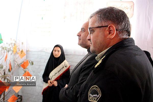 افتتاح نمایشگاه دستاوردها و توانمندی‌های دانش‌آموزان دبیرستان عصرانقلاب