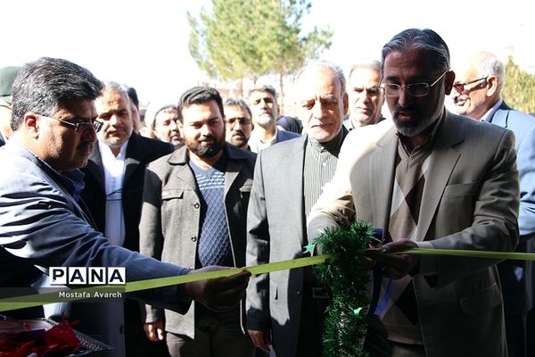 افتتاح نمایشگاه دستاوردها و توانمندی‌های دانش‌آموزان دبیرستان عصرانقلاب