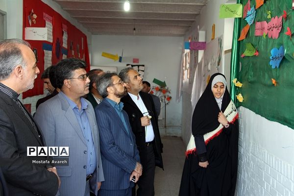 افتتاح نمایشگاه دستاوردها و توانمندی‌های دانش‌آموزان دبیرستان عصرانقلاب