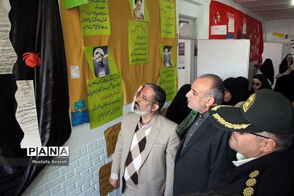 افتتاح نمایشگاه دستاوردها و توانمندی‌های دانش‌آموزان دبیرستان عصرانقلاب