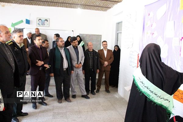 افتتاح نمایشگاه دستاوردها و توانمندی‌های دانش‌آموزان دبیرستان عصرانقلاب