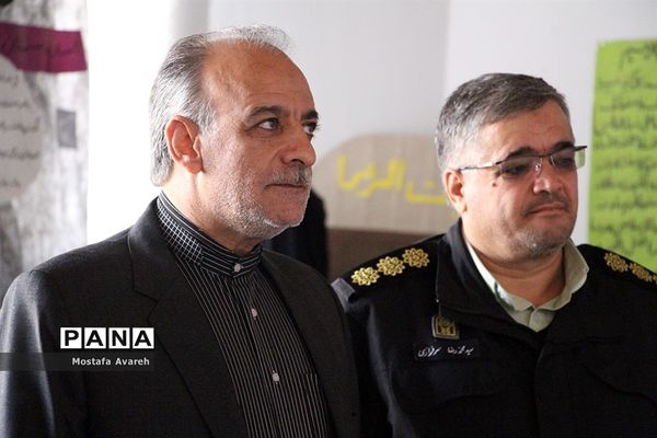 افتتاح نمایشگاه دستاوردها و توانمندی‌های دانش‌آموزان دبیرستان عصرانقلاب