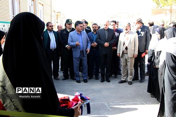 افتتاح نمایشگاه دستاوردها و توانمندی‌های دانش‌آموزان دبیرستان عصرانقلاب