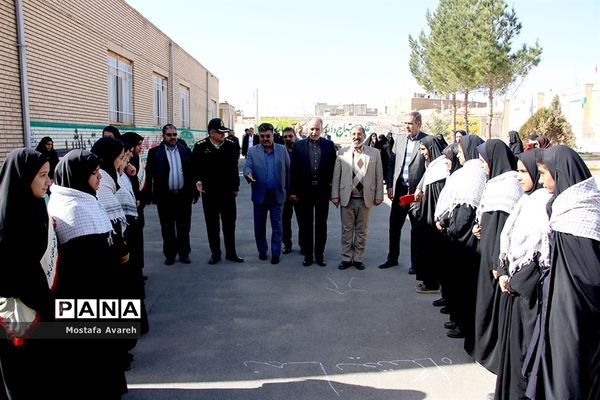 افتتاح نمایشگاه دستاوردها و توانمندی‌های دانش‌آموزان دبیرستان عصرانقلاب