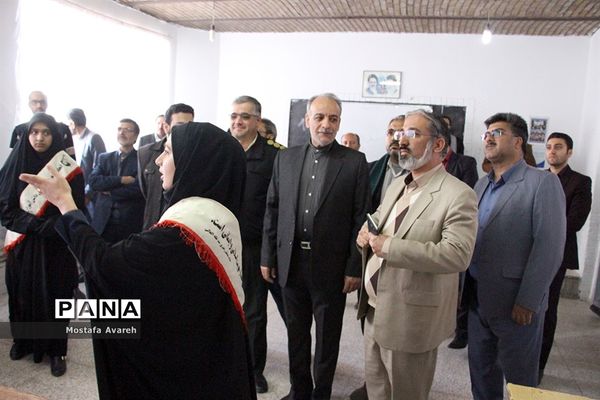 افتتاح نمایشگاه دستاوردها و توانمندی‌های دانش‌آموزان دبیرستان عصرانقلاب