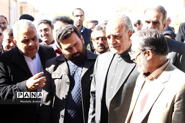 افتتاح نمایشگاه دستاوردها و توانمندی‌های دانش‌آموزان دبیرستان عصرانقلاب