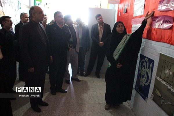 افتتاح نمایشگاه دستاوردها و توانمندی‌های دانش‌آموزان دبیرستان عصرانقلاب