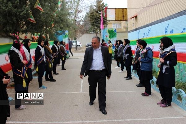 نواخته شدن زنگ انقلاب در مدارس کهگیلویه وبویراحمد