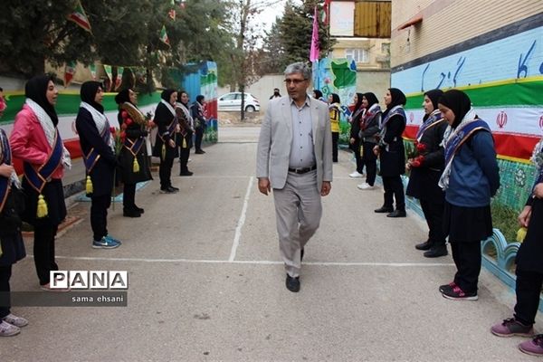 نواخته شدن زنگ انقلاب در مدارس کهگیلویه وبویراحمد