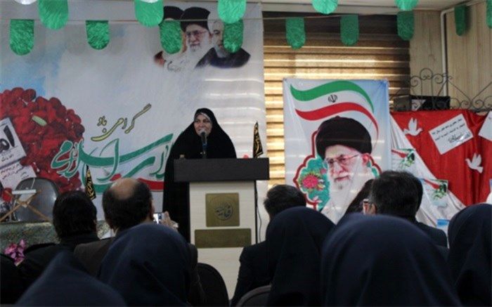 فاطمه سعیدی: با استقامت وانتقال پیام امید به خانواده ها می‌توان مشکلات کشور را حل کرد