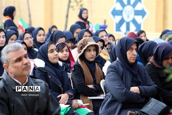 زنگ انقلاب در مدارس منطقه چهاردانگه طنین‌انداز شد