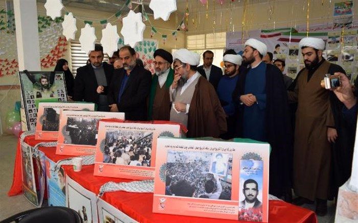نمایشگاه عکس دستاوردهای چهل سال تلاش و همبستگی در دبیرستان حضرت زینب (س) افتتاح شد