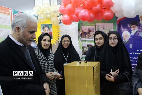 افتتاح نمایشگاه دستاوردهای انقلاب اسلامی در همدان