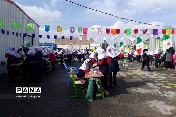 برگزاری بازارچه کاروفناوری دردبستان دخترانه علامه حلی