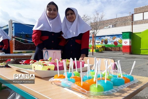 برگزاری بازارچه کاروفناوری دردبستان دخترانه علامه حلی