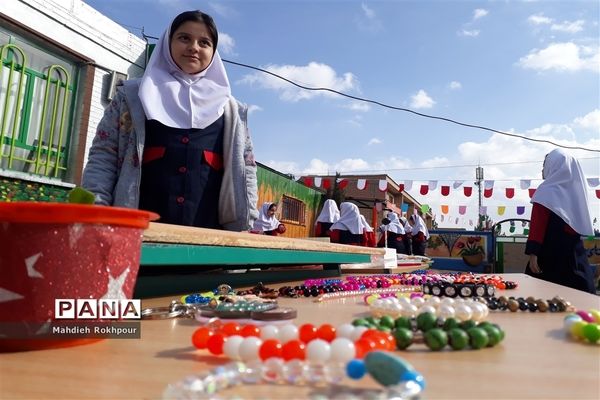 برگزاری بازارچه کاروفناوری دردبستان دخترانه علامه حلی