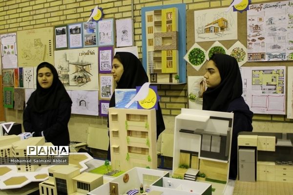 افتتاح نمایشگاه دست‌سازه‌های هنرجویان هنرستان حضرت آمنه (س) اهواز