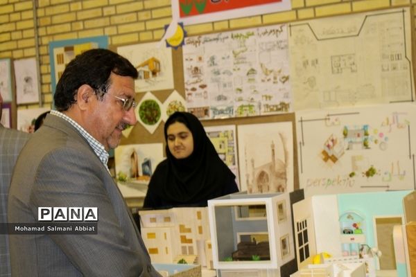 افتتاح نمایشگاه دست‌سازه‌های هنرجویان هنرستان حضرت آمنه (س) اهواز