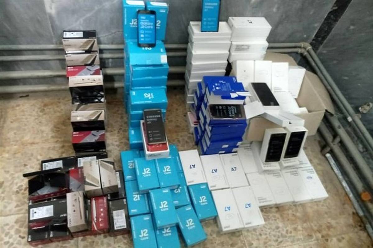 155 دستگاه گوشی تلفن همراه قاچاق در میاندوآب کشف شد