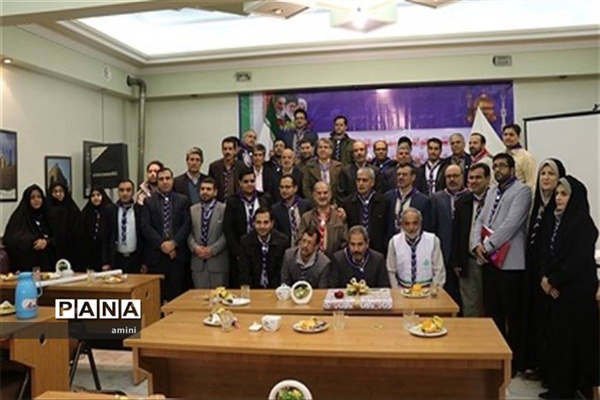 جلسه هم اندیشی مسئولین سازمان دانش آموزی نواحی و مناطق استان اصفهان برگزار شد