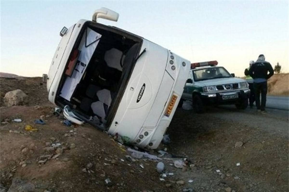 واژگونی اتوبوس در جاده شیراز - مرودشت 13 مصدوم  برجا گذاشت