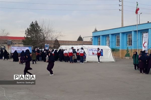 حضور کاروان سلامت هلال احمر پاکدشت در جمال آباد