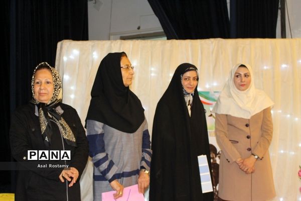 جشن بزرگ انقلاب در دبستان شهید کاوه  بوشهر-2
