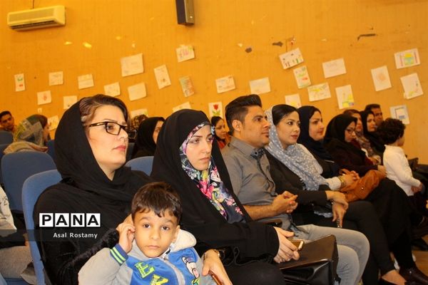 جشن بزرگ انقلاب در دبستان شهید کاوه  بوشهر-2