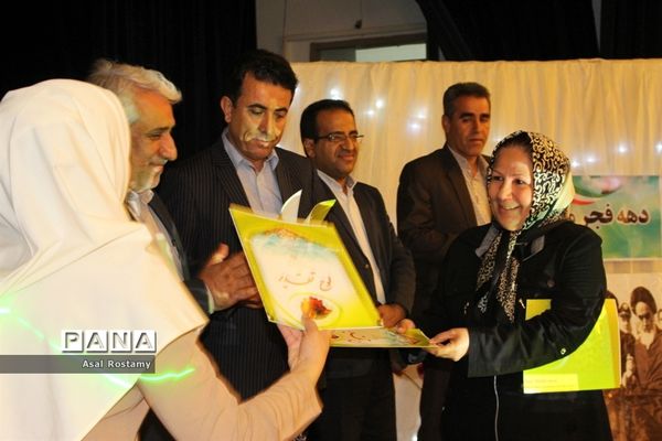 جشن بزرگ انقلاب در دبستان شهید کاوه  بوشهر-2