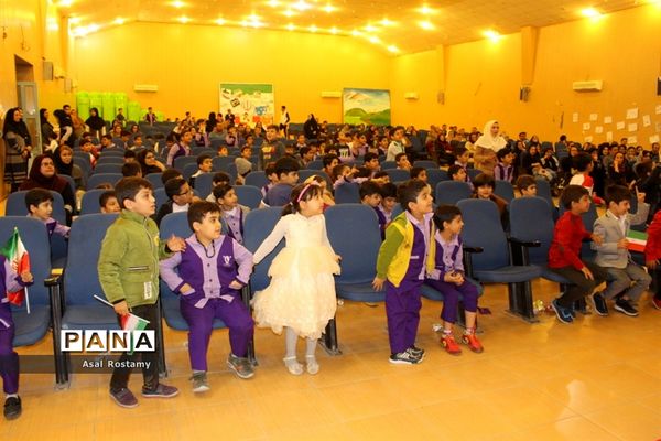 جشن بزرگ انقلاب در دبستان شهید کاوه  بوشهر-2