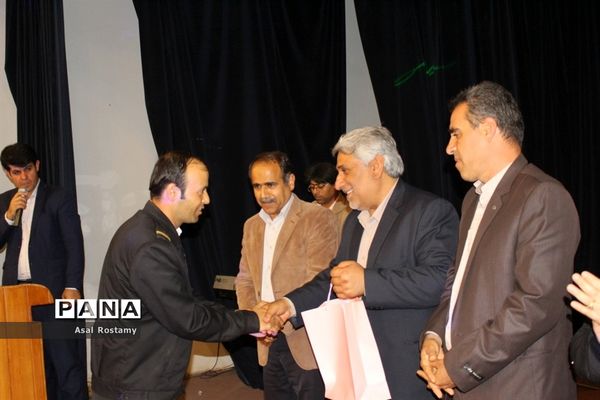 جشن بزرگ انقلاب در دبستان شهید کاوه  بوشهر-2