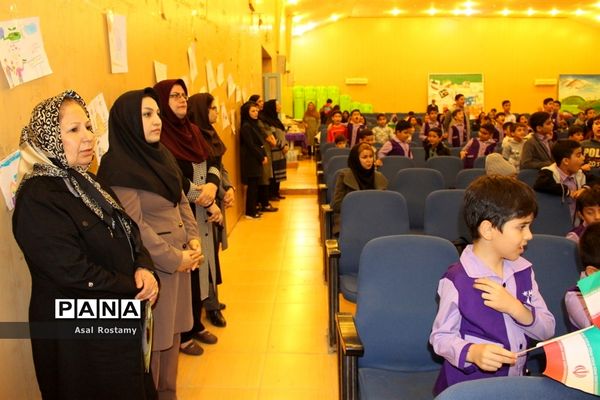 جشن بزرگ انقلاب در دبستان شهید کاوه  بوشهر-2