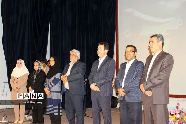 جشن بزرگ انقلاب در دبستان شهید کاوه  بوشهر-2