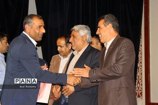 جشن بزرگ انقلاب در دبستان شهید کاوه  بوشهر-2