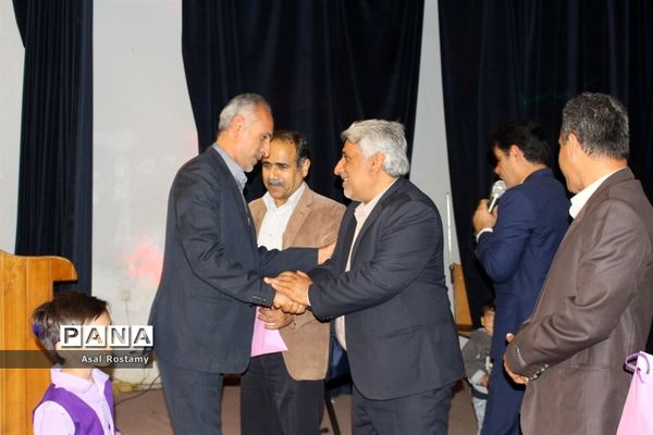 جشن بزرگ انقلاب در دبستان شهید کاوه  بوشهر-2