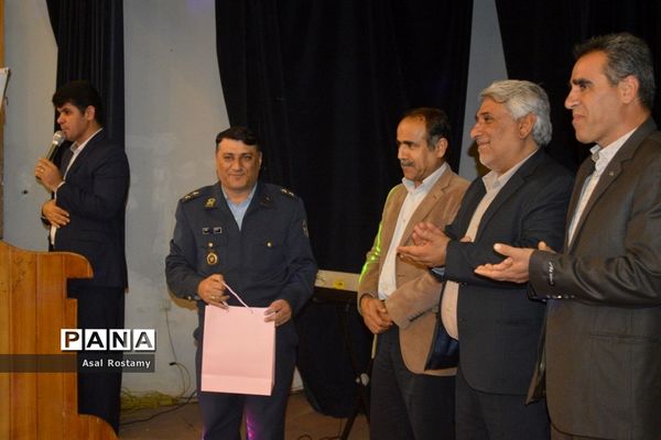 جشن بزرگ انقلاب در دبستان شهید کاوه  بوشهر-2