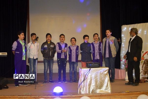 جشن بزرگ انقلاب در دبستان شهید کاوه  بوشهر-2