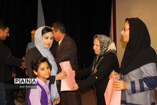 جشن بزرگ انقلاب در دبستان شهید کاوه  بوشهر-2