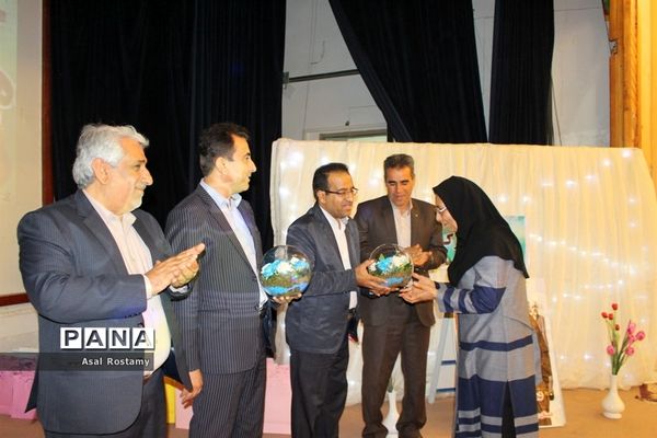 جشن بزرگ انقلاب در دبستان شهید کاوه  بوشهر-2