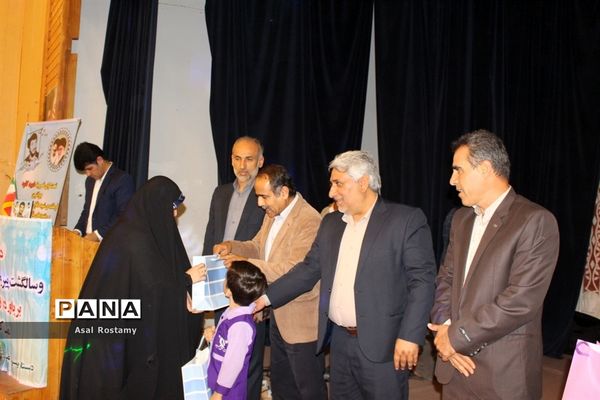 جشن بزرگ انقلاب در دبستان شهید کاوه  بوشهر-2