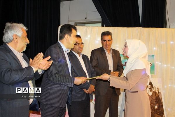 جشن بزرگ انقلاب در دبستان شهید کاوه  بوشهر-2