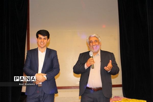 جشن بزرگ انقلاب در دبستان شهید کاوه  بوشهر-2
