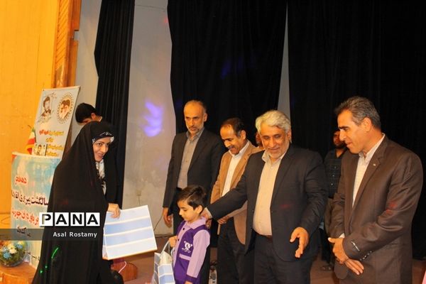 جشن بزرگ انقلاب در دبستان شهید کاوه  بوشهر-2