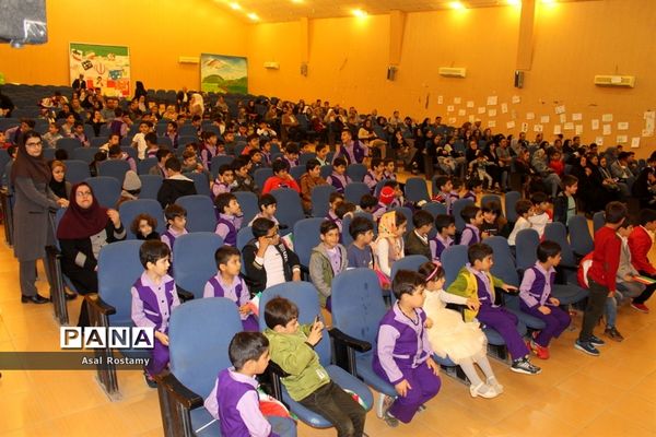 جشن بزرگ انقلاب در دبستان شهید کاوه  بوشهر-2