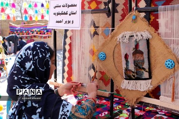 نمایشگاه دست آوردهای دانش آموزان دبیرستان دخترانه حجاب شهر یاسوج