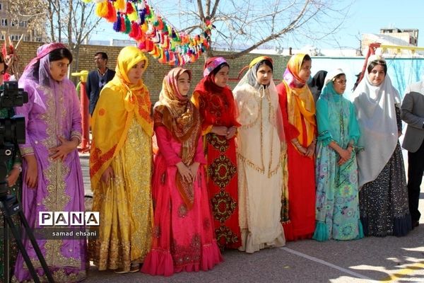 نمایشگاه دست آوردهای دانش آموزان دبیرستان دخترانه حجاب شهر یاسوج