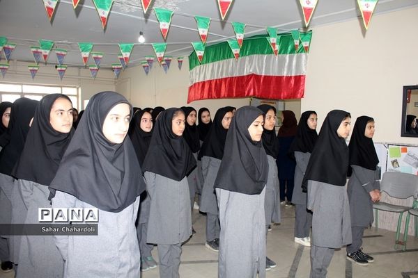 تمرین سرود 1357 نفری در مدارس استان همدان