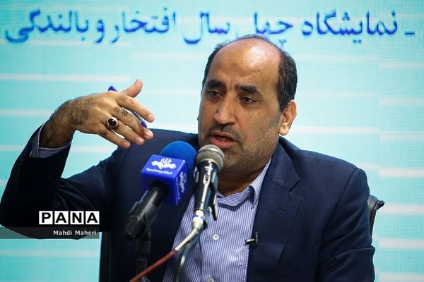 نشست خبری غلامرضا کریمی، به مناسبت چهلمین سالگرد پیروزی انقلاب اسلامی ایران